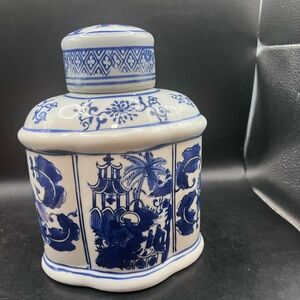 Preowned Avalon emperor jar, blue and white